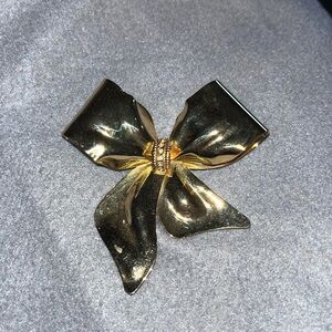 Gold tone bow pin